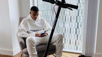 “Come on man, karena ulahmu, karirmu sudah berakhir,” “Karirmu sudah tamat,” demikkian sebut banyak netizen yang menilai karir Greenwood di lapangan bola sudah berakhir. Foto: Instagram