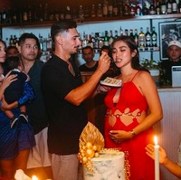 Yeay ulang tahun lagi Terima kasih Tuhan untuk berkat, kebahagiaan dan suka cita yang luar biasa untukku dan keluargaku, ungkap Jedar di keterangan foto Instagramnya.Foto: dok. Instagram/@inijedar