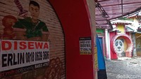 Namun pemandangan ini hanya sebentar saja. Tak lama kemudian suasana sepi terasa kembali. Kampung China ini tidak lagi bersuka cita di pergantian tahun.