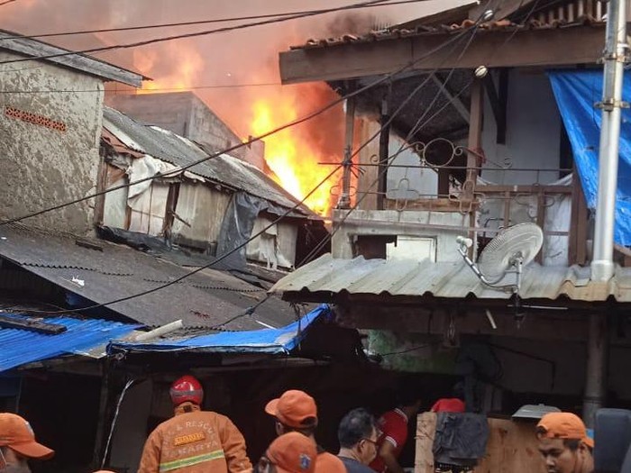 Kebakaran rumah di Tambora Jakbar