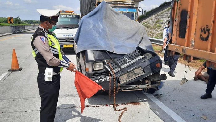 Kendaraan yang terlibat kecelakaan di tol Ngawi