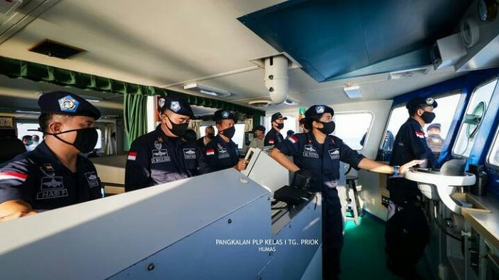 Kesatuan Penjagaan Laut dan Pantai (KPLP)