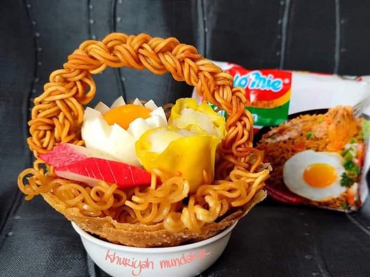 Kreatif! Netizen Ini Berhasil Sulap 10 Mie Goreng Jadi Cantik