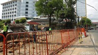 Bekas lapak pedagang sepatu itu akan dijadikan akses pintu masuk pengunjung Teras Malioboro II dari sisi timur.