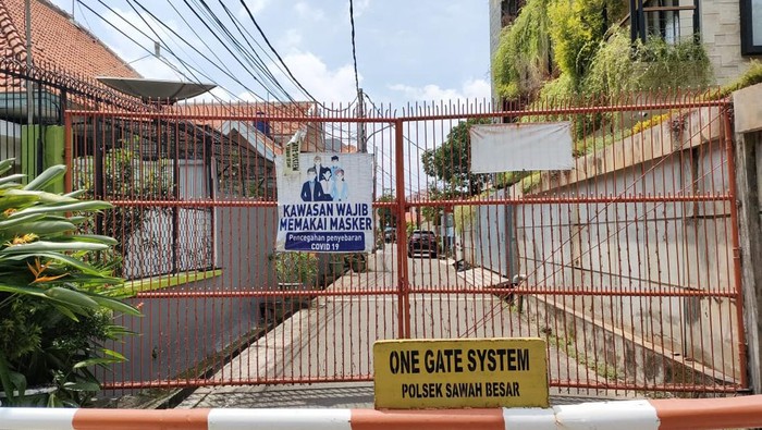 Lurah Kartini batasi akses warganya imbas Corona melonjak