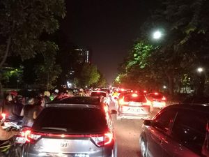 Ada Penggalian Saluran PDAM, Jalan A Yani Surabaya Arah Sidoarjo Macet