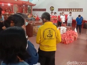 Sambut Imlek, Warga Tionghoa Labuhanbatu Bersihkan Vihara-Bantu Sesama