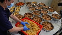 Poon Choi menjadi makanan khas untuk merayakan Imlek di Hongkong.  