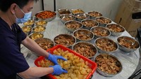 Mansfield Hui, pemilik RenRen Heping Restaurant, mengatakan larangan makan di tempat setelah jam 6 sore  sebenarnya sangat mempengaruhi bisnis restoran Cina dan Barat, karena pendapatan yang dihasilkan dari makan malam menyumbang persentase yang besar dari total pendapatan restoran.