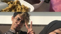 Punya jutaan followers di Instagramnya, Adiba cukup sering membagikan momennya ketika makan bersama keluarga. Atau saat dirinya nongkrong di kafe. Foto: Instagram Adiba Khanza