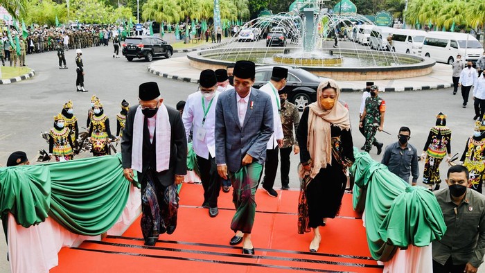 Presiden Joko Widodo menyampaikan pengarahan dalam Pengukuhan Pengurus Besar Nahdlatul Ulama (PBNU) Masa Khidmat 2022-2027 dan Harlah ke-96 NU di Balikpapan Sport and Convention Center, Kota Balikpapan, Kalimantan Timur, Senin (31/1/2022). ANTARA FOTO/HO/BPMI/Laily Rachev/sgd/hp.