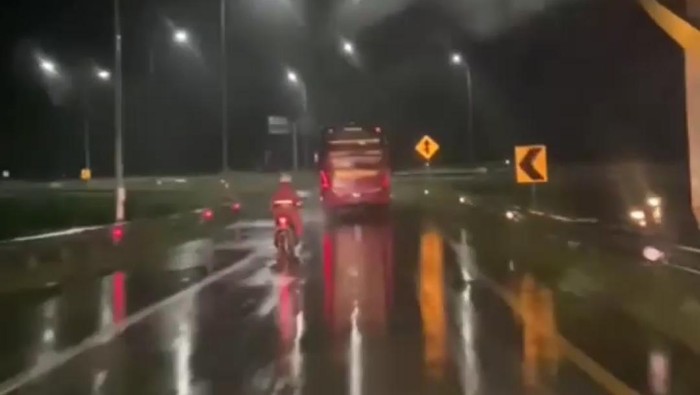 Motor masuk tol Madiun Motor masuk tol Madiun