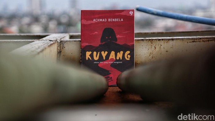 Novel misteri karya Achmad Benbela