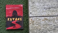 Buku Kuyang dimulai dengan premis sederhana, saat sepasang suami-istri harus merantau ke Kalimantan dan tinggal di sana. Foto: Muhammad Ridho