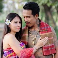 Semua istri Ong Dam Sorot memiliki kriteria khusus, yakni berambut panjang dan lurus. Foto: Tangkapan layar YouTube/Joker Family