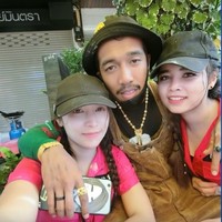 Pria asal Thailand ini memberlakukan sistem bergilir bagi para istri untuk tidur seranjang dengannya. Foto: Tangkapan layar YouTube/Joker Family