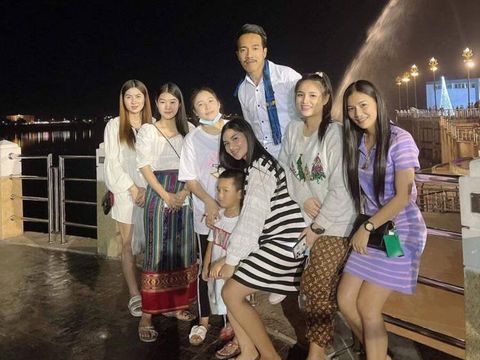 Ong Dam Sorot dan delapan istrinya