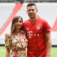 Pemain Bayern Munich Lucas Hernandez terkena kasus kekerasan domestik pada 2017. Lucas disebut melakukan penganiayaan pada istrinya Amelia Ossa Llorente yang saat itu masih berstatus sebagai kekasihnya. Foto: Instagram