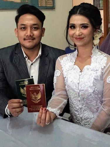 Pasangan viral Citra Audra Verona dan Agung menikah di KUA.