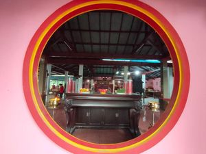 Menengok Ibadah Imlek yang Lebih Sunyi di Vihara Gayatri Depok