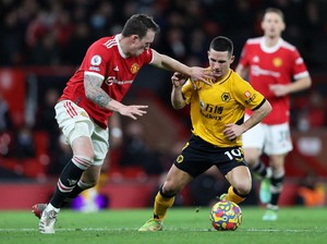 Phil Jones Gagal ke Bordeaux, Makin Tak Jelas di MU