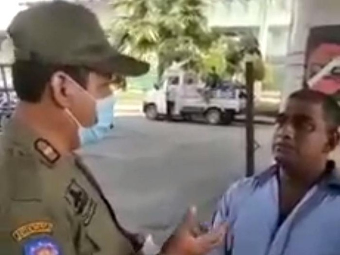 Pria di Medan menolak bermasker saat ditegur petugas Satpol PP