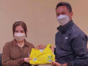 Prilly Latuconsina Tegaskan Tak Ada Unsur Politik soal Akuisisi Persikota