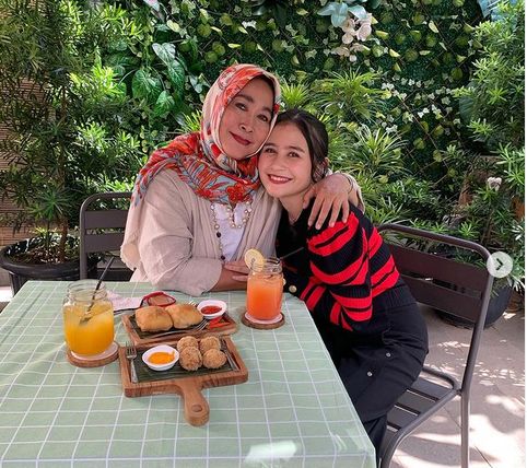 Prilly Latuconsina, Pemilik Persikota Tangerang yang Hobi Masak