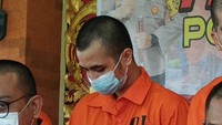 Penampakan Randa Septian usai ditangkap polisi. Foto: Randa Septian ditangkap di Bali (Sui-detikcom)