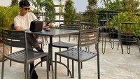 Pemilik nama lengkap Muhammad Randa Septian ini penggemar berat kopi. Banyak momen santai ia saat menikmati kopi. Beragam kopi pun jadi pilihan Randa.  Foto: Instagram @randaseptian