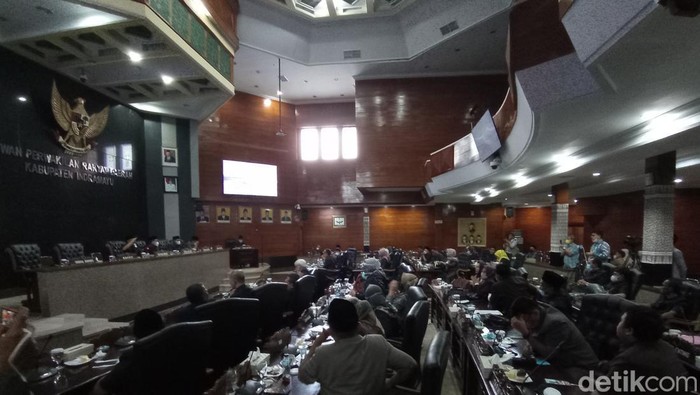 Rapat paripurna DPRD Indramayu.