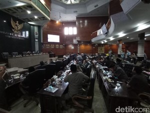 Bupati-Wabup Indramayu Tak Harmonis, DPRD Ajukan Interpelasi
