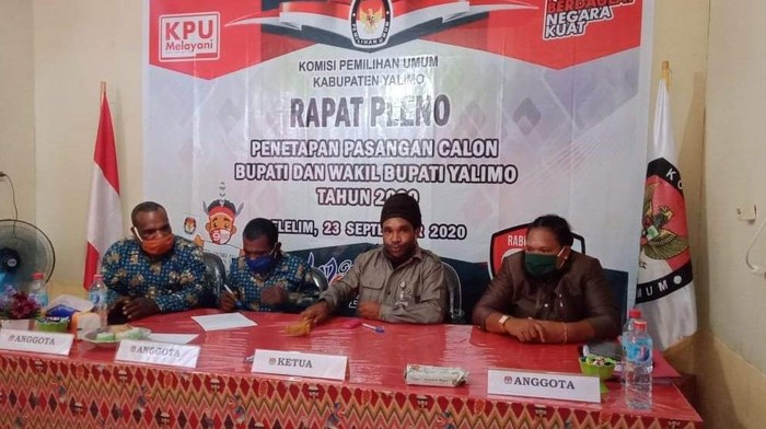 Rapat pleno rekapitulasi perolehan suara Pilkada Yalimo di Distrik Elelim, Kabupaten Yalimo.
