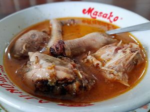 Suka Masakan Pedas? Lodeh Ceker Bakar Bondowoso Ini Rasanya Nendang