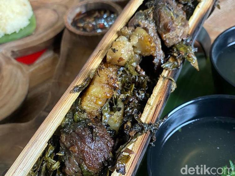 Maknyus! Sei Sapi Gurih Dibakar Dalam Bambu Selama 5 Jam