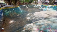 Skatepark terbagi pada beberapa bagian, bowl ramp, street ramp dan flat ground. Pada bagian bowl ramp, warna yang dahulunya biru cerah kini sudah memudar.