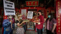 Aksi tersebut dalam rangka memberikan ucapan selamat Imlek 2022 kepada warga keturunan Tionghoa.