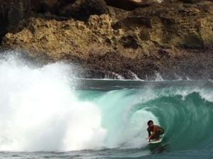 Keren, Spot Selancar Terbaik Dunia Ada di Pantai Watukarung Pacitan