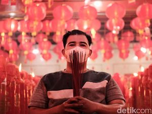 Suka Cita Malam Imlek di Bekasi
