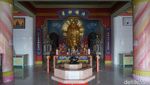Potret Vihara di Singkawang dengan Mata Air Berkhasiat