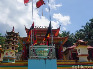 Ada Vihara di Atas Batu, Bisa Sembuhkan Anak Kecil Sakit-Rewel