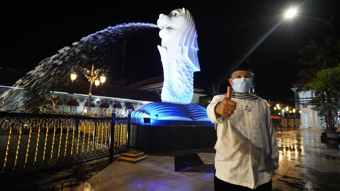 Wali Kota Madiun, Maidi di miniatur Patung Merlion ikon Singapura