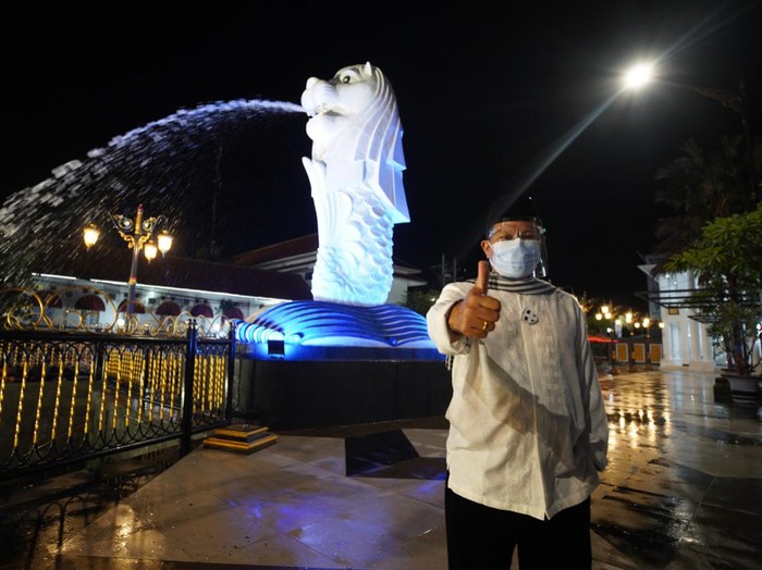 Wali Kota Madiun, Maidi di miniatur Patung Merlion ikon Singapura