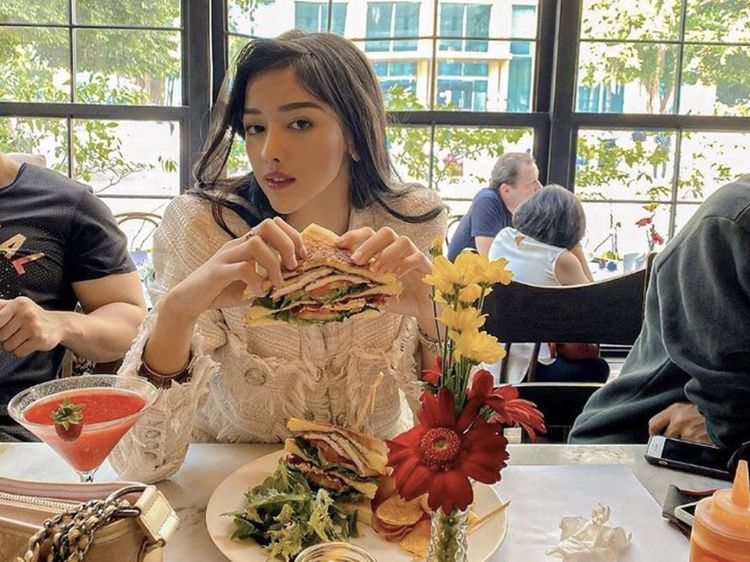 10 Potret Mewah Kulineran Siwi Widi, Termasuk Minum Kopi Dior!