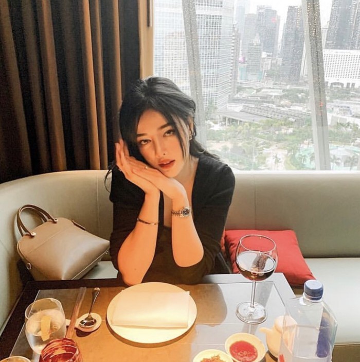 10 Potret Mewah Kulineran Siwi Widi, Termasuk Minum Kopi Dior! 10 Potret Mewah Kulineran Siwi Widi, Termasuk Minum Kopi Dior!
