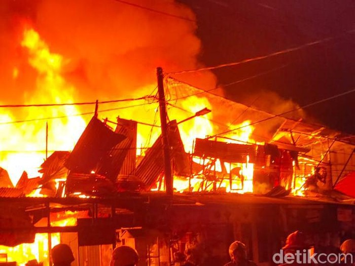100 Rumah Terbakar di Kedoya Jakbar Dini Hari Tadi