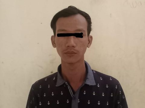 Pelaku pembacokan pria bernama Bima (36) usai keluar dari rumah sakit di Jl Salemba Raya, Senen, Jakarta Pusat, ditangkap polisi. Berdasarkan pemeriksaan polisi, pelaku membacok korban karena sakit hati dipecat.Kedua pelaku AO dan RI ditangkap di Klender dan Bekasi. Dari penangkapan, polisi mengamankan sejumlah barang bukti.