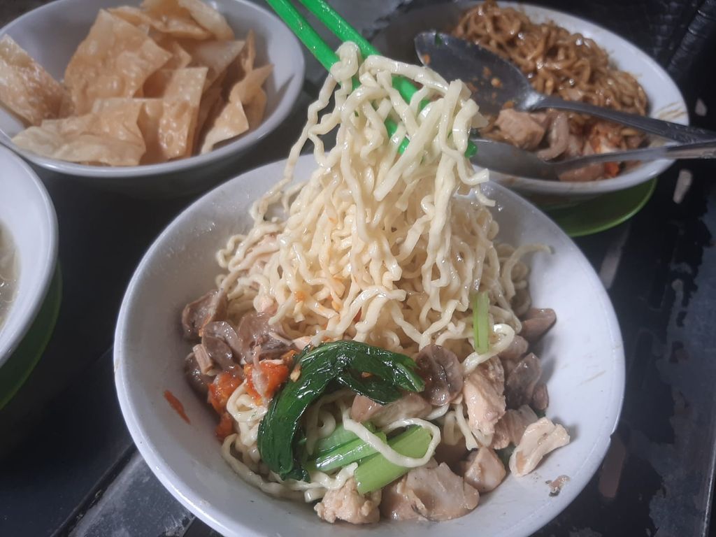 5 Mie Ayam Kaki Lima Ini Viral di TikTok, Sudah Pernah Coba?