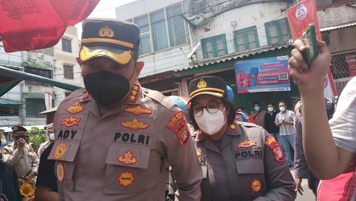 Kapolres Jakbar Kombes Ady Wibowo tiba di Vihara Dharma Bhakti, Glodok, Selasa (1/2/2022).