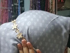 Bidan Pasuruan Bisnis Konektor Masker Hijab Sukses Saat Pandemi